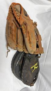 lot 6 image: 2 Glove Set Mizuno & Regent Leather Mitts