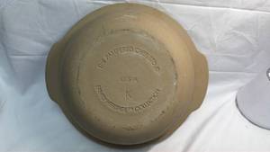 lot 18 image: Pampered Chef Stoneware Oval Baking Dish