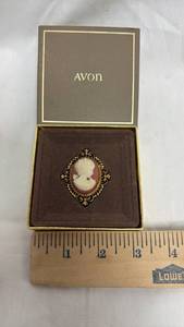 lot 27 image: Avon Victorian Lady Cameo Brooch Pin
