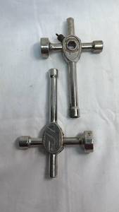 lot 58 image: Chrome Socket T-Bar Handle