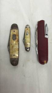 lot 115 image: Collectible Vintage Pocket Knives with Red Swiss Army Knife Set