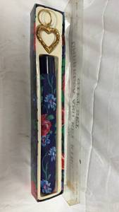 lot 123 image: Floral Pattern Umbrella with Heart Keychain Gift Set