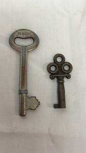 lot 133 image: Old Metal Skeleton Keys Set