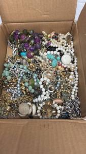 lot 136 image: Mixed Costume Jewelry Lot