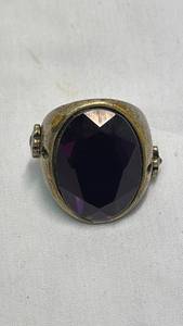 lot 210 image: Purple Stone Ring with Floral Accents