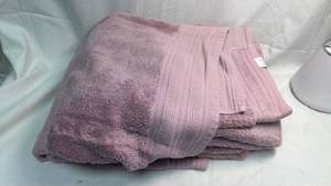 lot 216 image: Welspun Mauve Pink Cotton Bath Towel Set