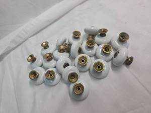 lot 259 image: White Porcelain Door Knobs Set