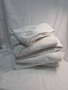 lot 261 image: Mixed Towel Bundle