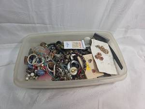 lot 274 image: Mixed Jewelry Lot Collection