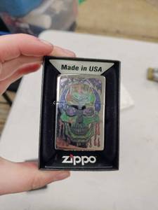 lot 20215 image: Zippo Skull Gray Dusk Lighter - Retail $30