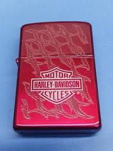 lot 20219 image: Zippo Harley Davidson Barbed Wire Facade Candy Apple Red Lighter - Retail $62
