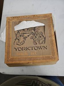 lot 57979 image: Yorktown Vintage Snack Set - 7 Pcs