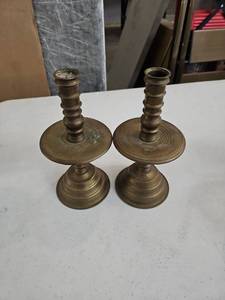lot 57981 image: Set of 2 Vintage Brass Candle Stick Holders