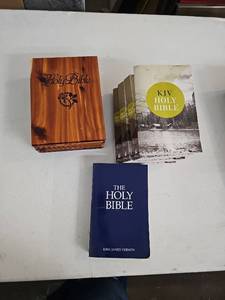 lot 57991 image: Lot of Bibles