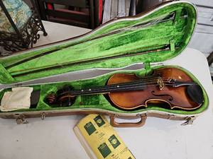 lot 58002 image: vintage E.R. Pfretzschner violin