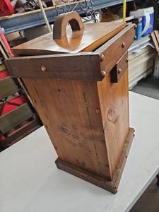 lot 58004 image: Vintage Wooden Storage End Table