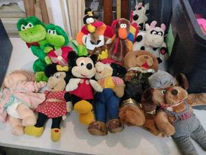 lot 58031 image: Lot of Stuffed Animals and Childrens Toys
