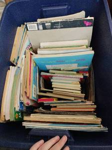 lot 58032 image: Lot of Childrens Activity and Coloring Books