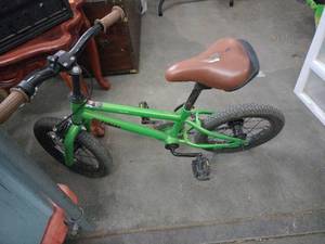 lot 58039 image: Petimini 16-inch kids BMX-style bicycle