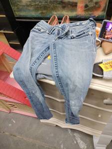 lot 58058 image: Miss Me Jeans - 26 - Skinny Jeans