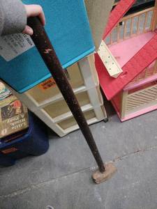 lot 58062 image: Genuine Hickory Long Handle Sledge Hammer