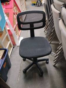 lot 58064 image: Rolling Adjustable Office Chair