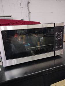 lot 58067 image: Walmart Microwave Oven