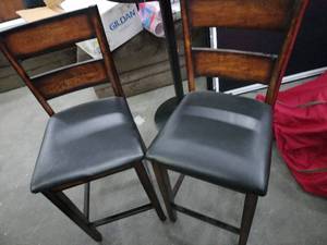 lot 58080 image: Dining Table Set with 4 Chairs
