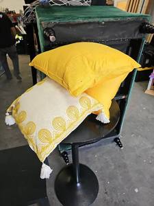 lot 58104 image: Set of 3 Yellow Throw Pillows