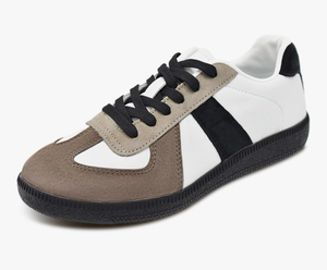lot 2561 image: Mnplciea Sneakers for Women Classic Retro Gum Sole Fashion Sneaker Leather Casual Tennis Skate Shoes 8.5 wide - Retail $0