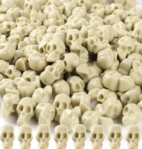 lot 2856 image: OZIO 150 Mini Plastic Skull Heads - Halloween Miniature Figurines Skulls Heads Ornaments for DIY Crafts, Home Prank Props, Party Favors - Retail $0