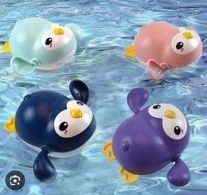 lot 11468 image: Swimming Penguin Bath Toys Set