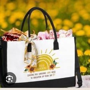 lot 11538 image: Womens Tote Bag