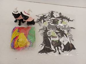 lot 11549 image: Miscellaneous Halloween Decor Lot