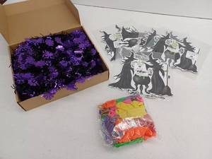 lot 11567 image: Miscellaneous Halloween Decor Lot