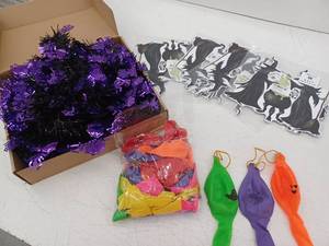 lot 11601 image: Halloween Party Decoration Lot