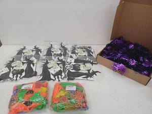 lot 11616 image: Halloween Decor Lot
