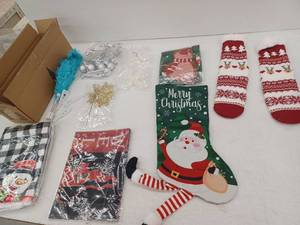 lot 11618 image: Christmas Lot