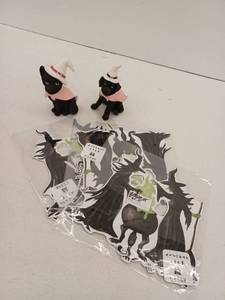 lot 11625 image: Miscellaneous Halloween Decor Lot