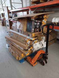 lot 11655 image: Pallet Of Miscellaneous Items