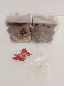 lot 11656 image: Miscellaneous Christmas Decor Lot