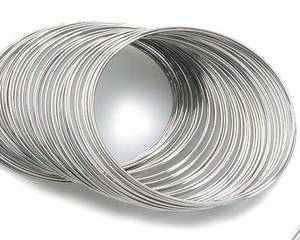 lot 4186 image: 80 Circles Silvertone Bracelet Rigid Steel Memory Wire Jewelry Making