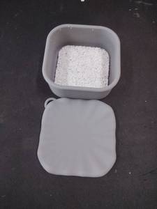 lot 6439 image: White Loofah Sponge with Storage Container