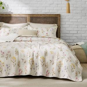 lot 19035 image: Bedsure Floral Quilt King Size - Reversible Botanical Floral Comforter, Spring Lightweight Bedspread Quilt Bedding, Soft Microfiber Coverlet for All Seasons (106x96)