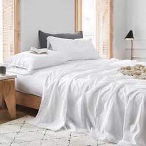 lot 9367 image: White Cotton Bed Sheet Set