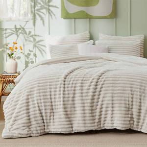 lot 19297 image: Bedsure Comforter Set Queen Size - GentleSoft�� 3 Pieces Double-Side Fleece Fluffy Linen Comforter Set, Cozy Striped Room Decor Aesthetic, Luxury Bedding Queen Size, 2 Pillowcases, 90x90 Inches (GREEN STAR DESIGN)