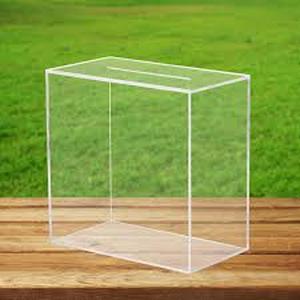 lot 5335 image: Clear Acrylic Display Case with Removable Top