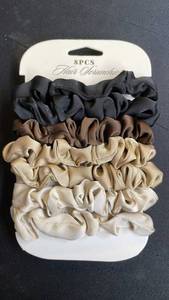 lot 16050 image: 7 Piece Hair Scrunchie Set