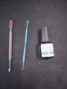 lot 6118 image: Nail Care Tools Set with Cuticle Pushers and Gel Polish Remover