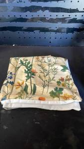 lot 12039 image: Floral Pillow Case 18In x18��